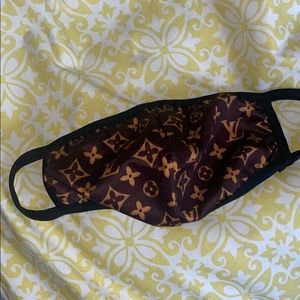 Brand new L mask nwot